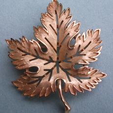 TRIFARI 1960S AUTUMN LEAF BROOCH